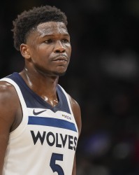 杯水车薪！爱德华兹17中11空砍全队最高36分 正负值-25