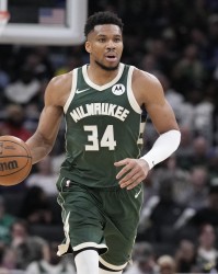 游戏体验-湖记：一旦里夫斯的合同敲定 湖人今夏将积极追求字母哥！